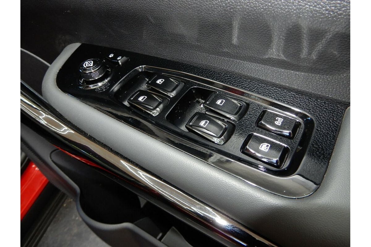 2025 Mahindra XUV700 AX7L MY25