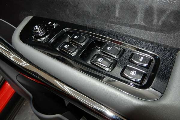 2025 Mahindra XUV700 AX7L MY25