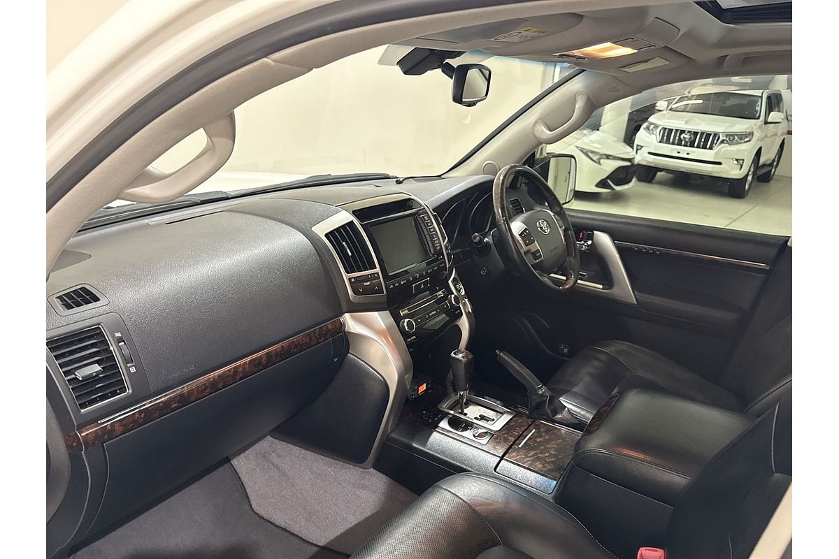 2013 Toyota Landcruiser Sahara VDJ200R