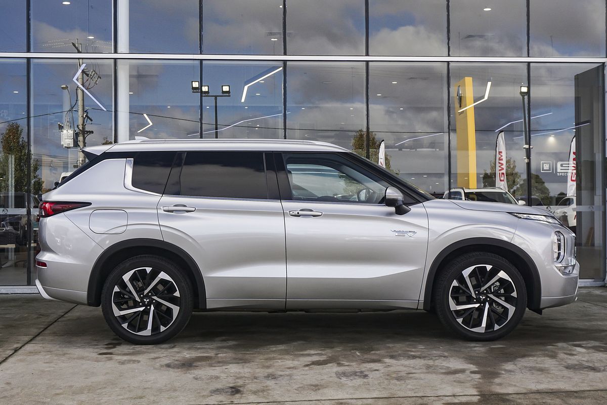 2024 Mitsubishi Outlander PHEV Exceed ZM