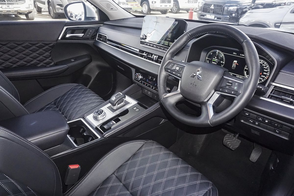 2024 Mitsubishi Outlander PHEV Exceed ZM