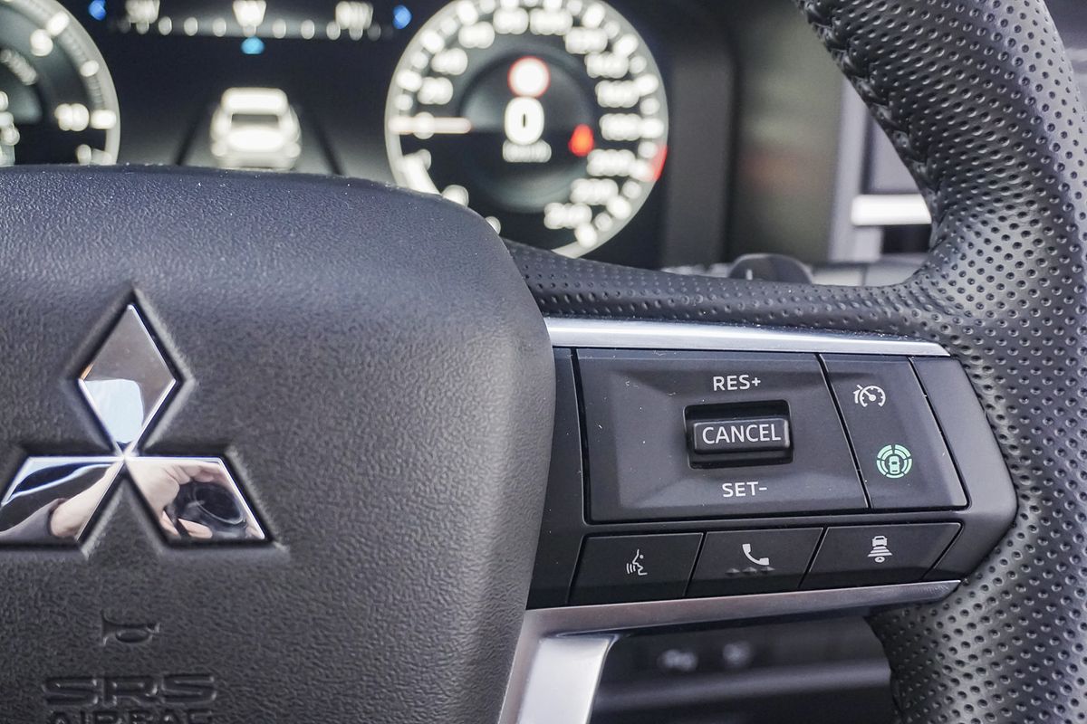 2024 Mitsubishi Outlander PHEV Exceed ZM