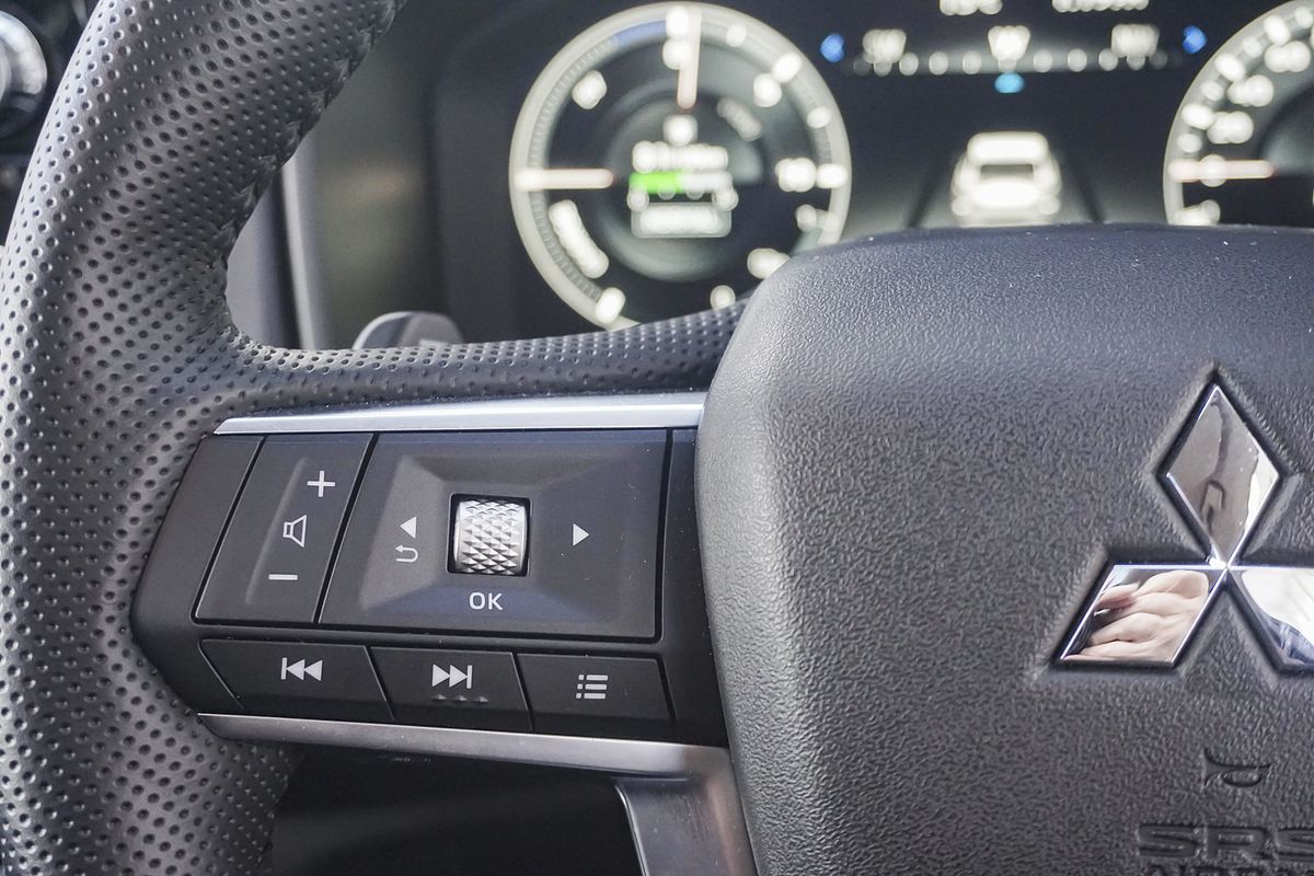 2024 Mitsubishi Outlander PHEV Exceed ZM