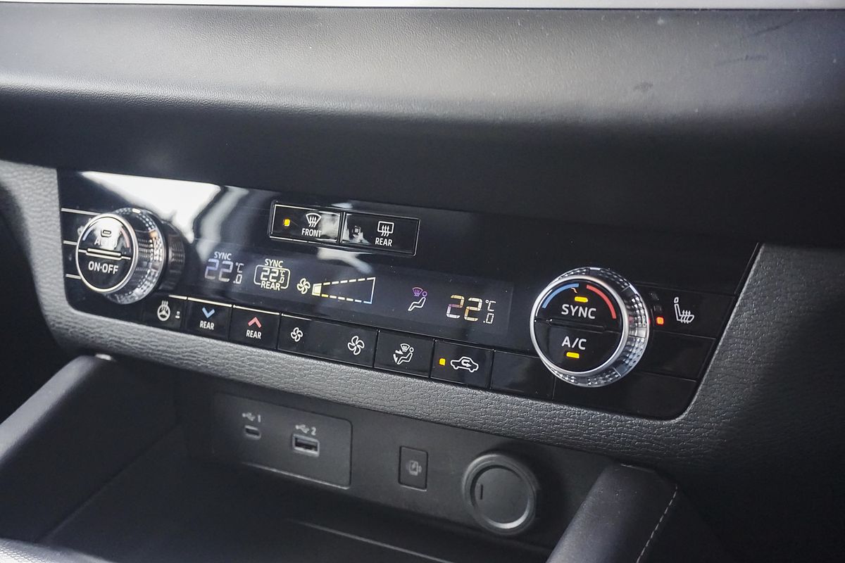 2024 Mitsubishi Outlander PHEV Exceed ZM