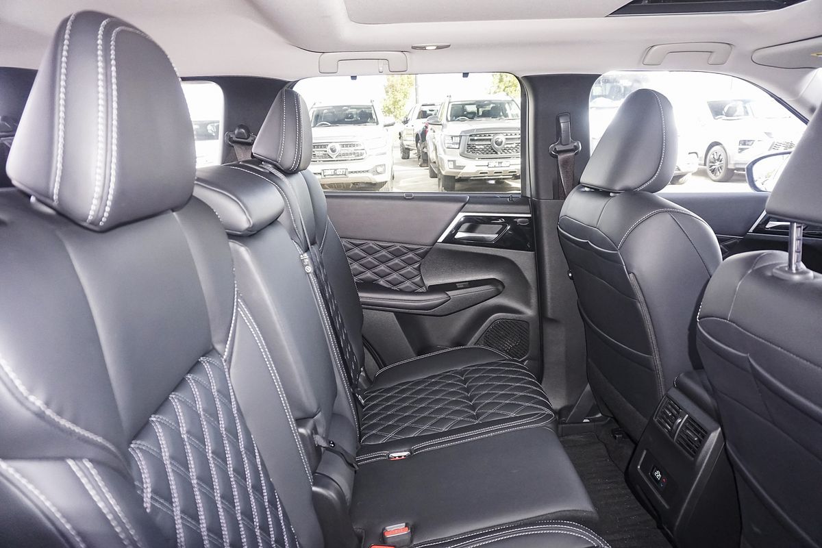 2024 Mitsubishi Outlander PHEV Exceed ZM