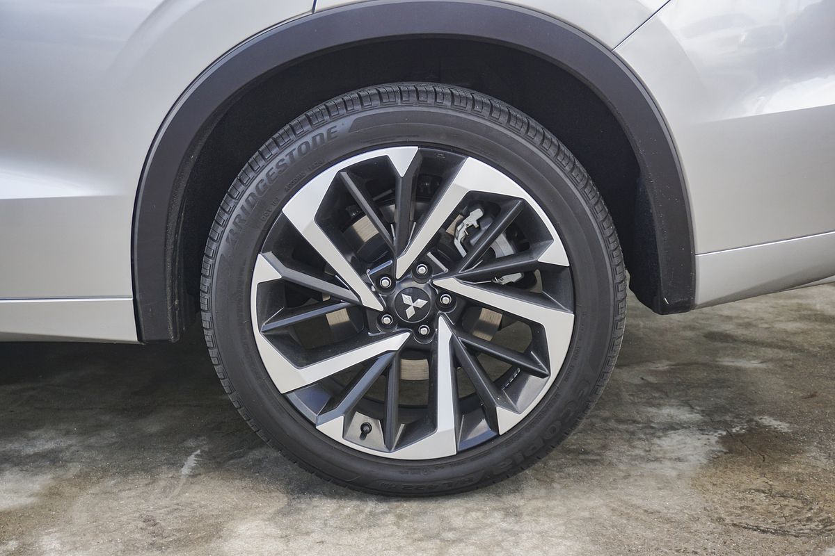 2024 Mitsubishi Outlander PHEV Exceed ZM