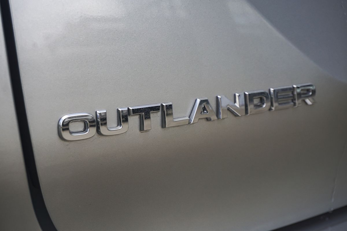 2024 Mitsubishi Outlander PHEV Exceed ZM