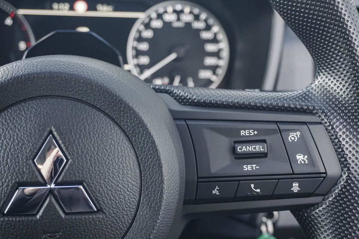 2024 Mitsubishi Triton GLX MV 4X4