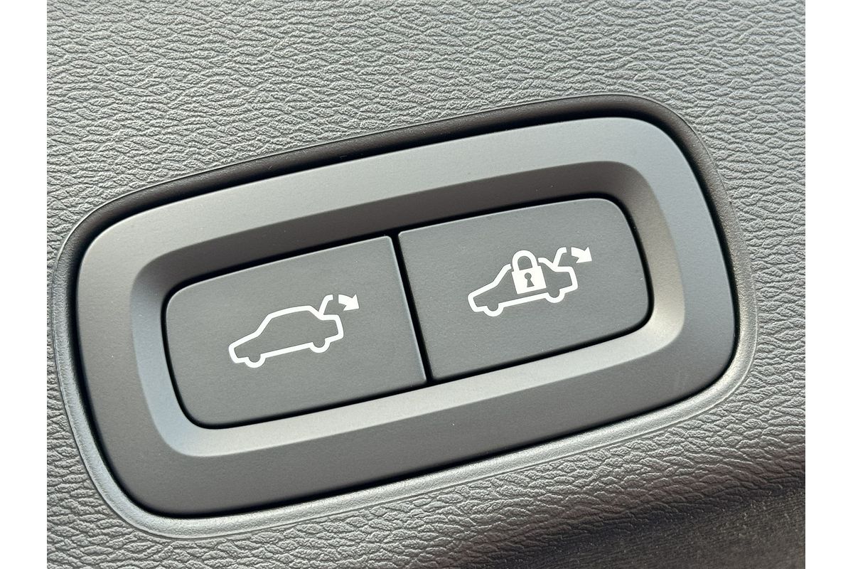 2024 Volvo XC60 Ultimate B5 Bright
