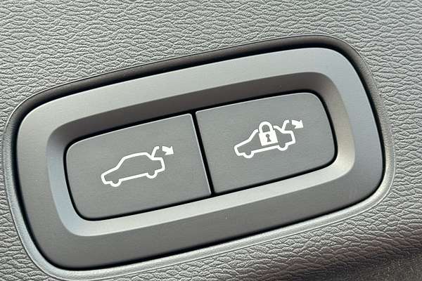 2024 Volvo XC60 Ultimate B5 Bright