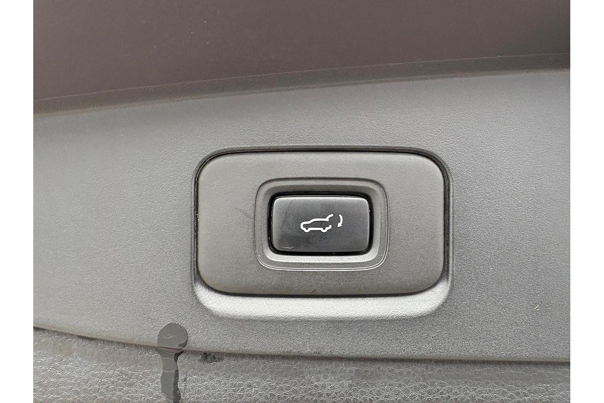 2023 Isuzu MU-X LS-T