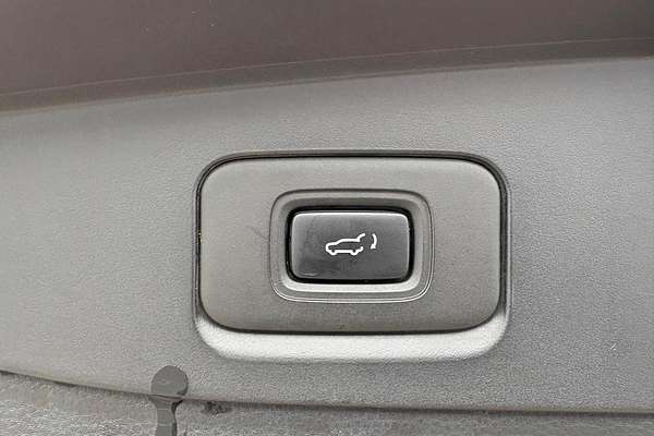 2023 Isuzu MU-X LS-T