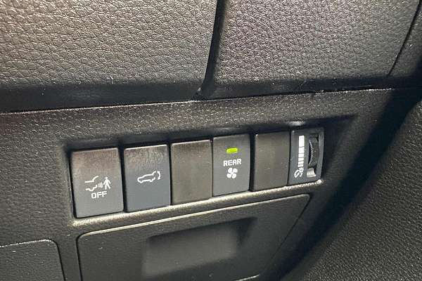 2023 Isuzu MU-X LS-T