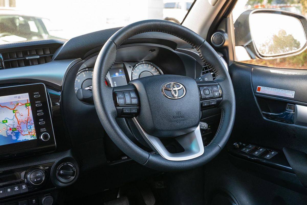 2025 Toyota Hilux SR5 48V GUN126R 4X4