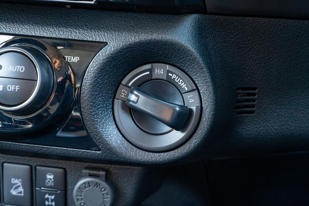 2025 Toyota Hilux SR5 48V GUN126R 4X4