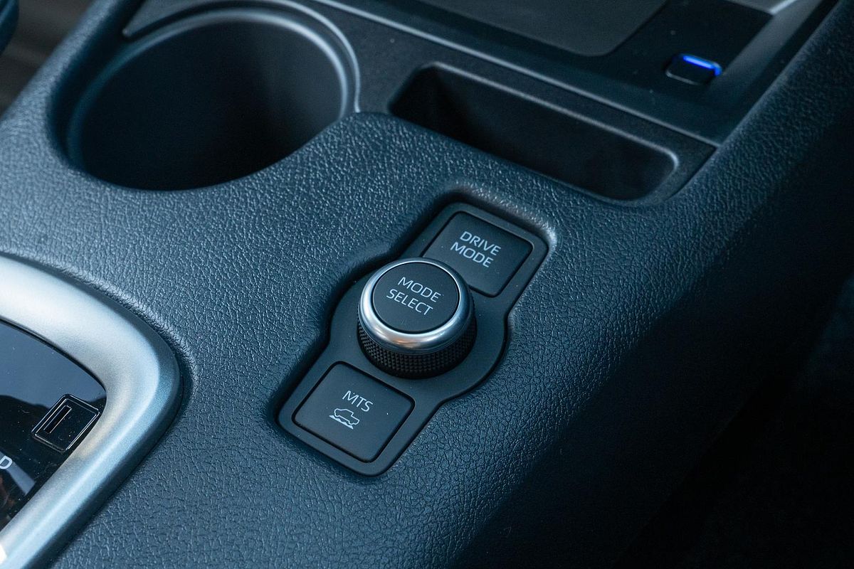 2025 Toyota Hilux SR5 48V GUN126R 4X4