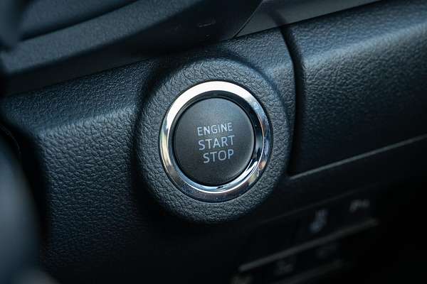 2025 Toyota Hilux SR5 48V GUN126R 4X4