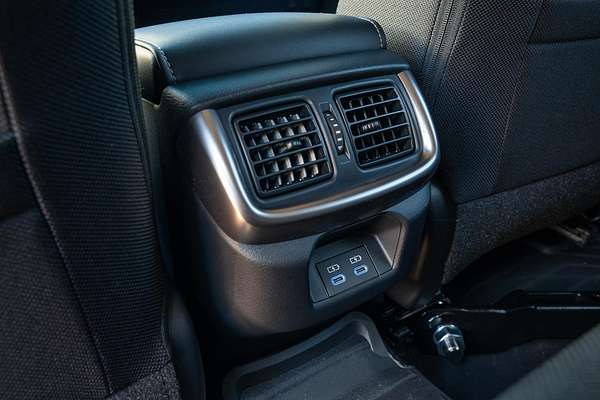 2025 Toyota Hilux SR5 48V GUN126R 4X4