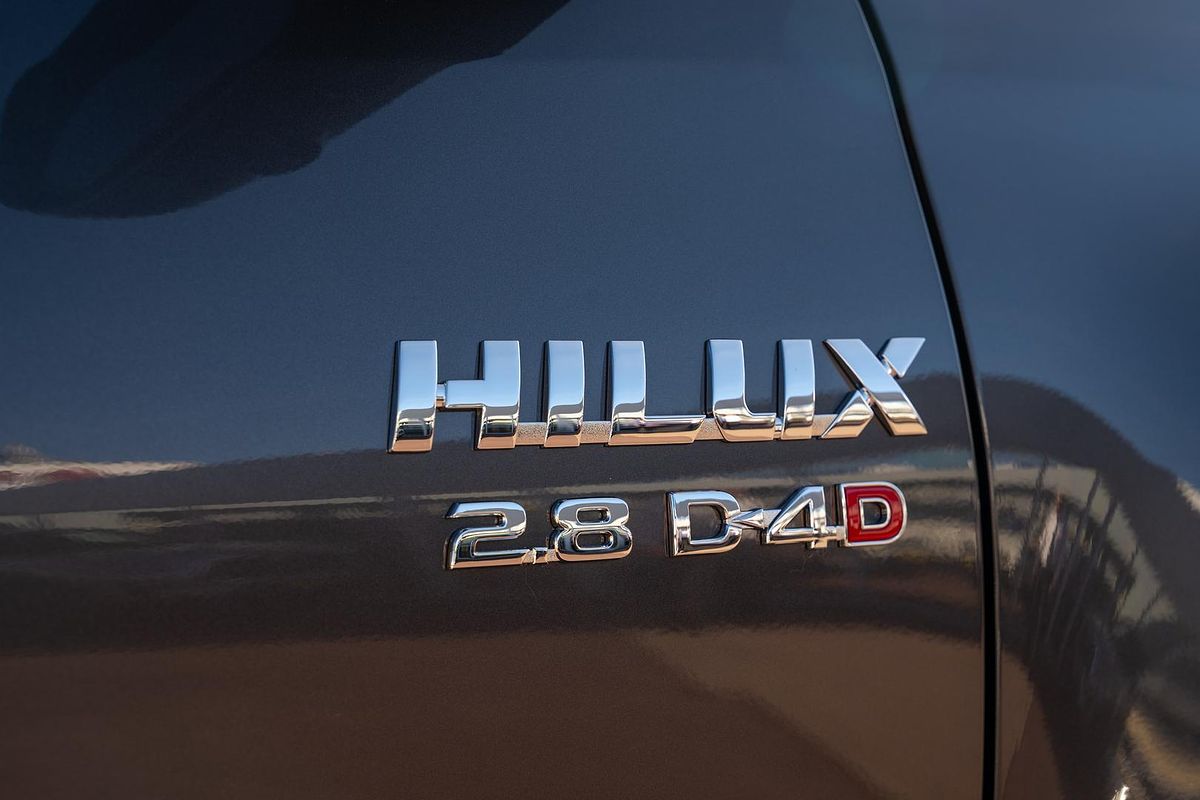2025 Toyota Hilux SR5 48V GUN126R 4X4