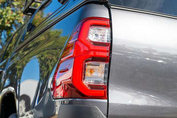 2025 Toyota Hilux SR5 48V GUN126R 4X4