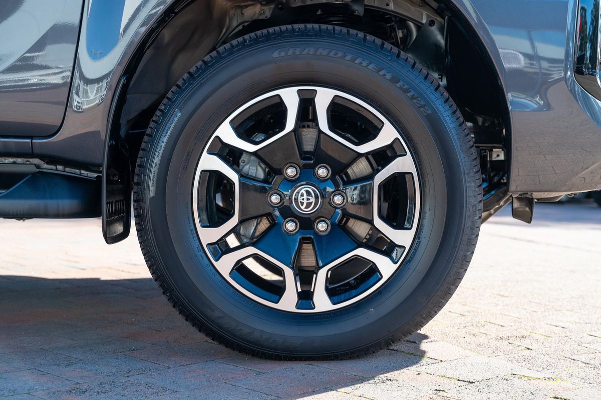2025 Toyota Hilux SR5 48V GUN126R 4X4
