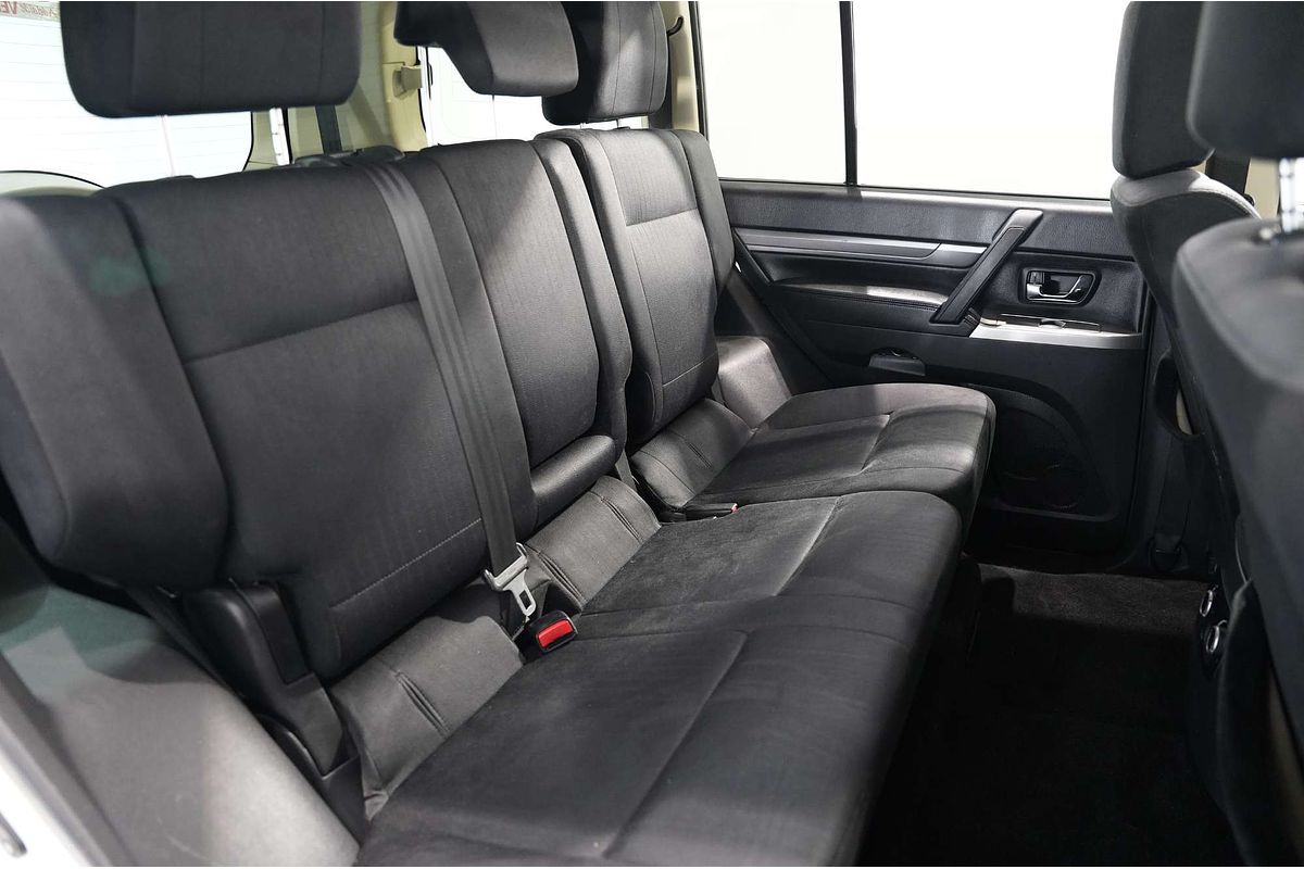 2017 Mitsubishi Pajero GLX NX