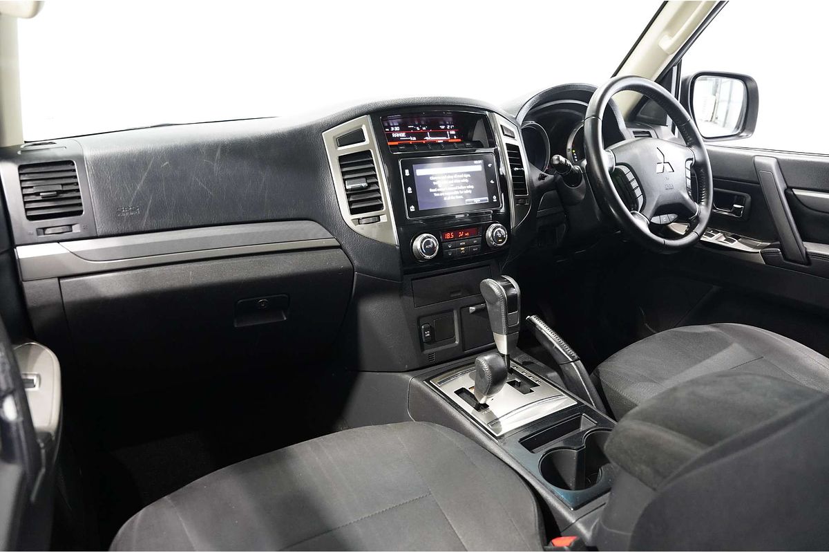 2017 Mitsubishi Pajero GLX NX