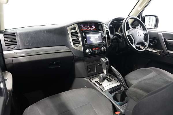 2017 Mitsubishi Pajero GLX NX