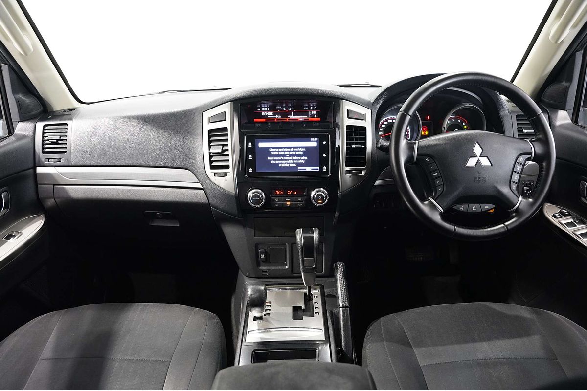 2017 Mitsubishi Pajero GLX NX