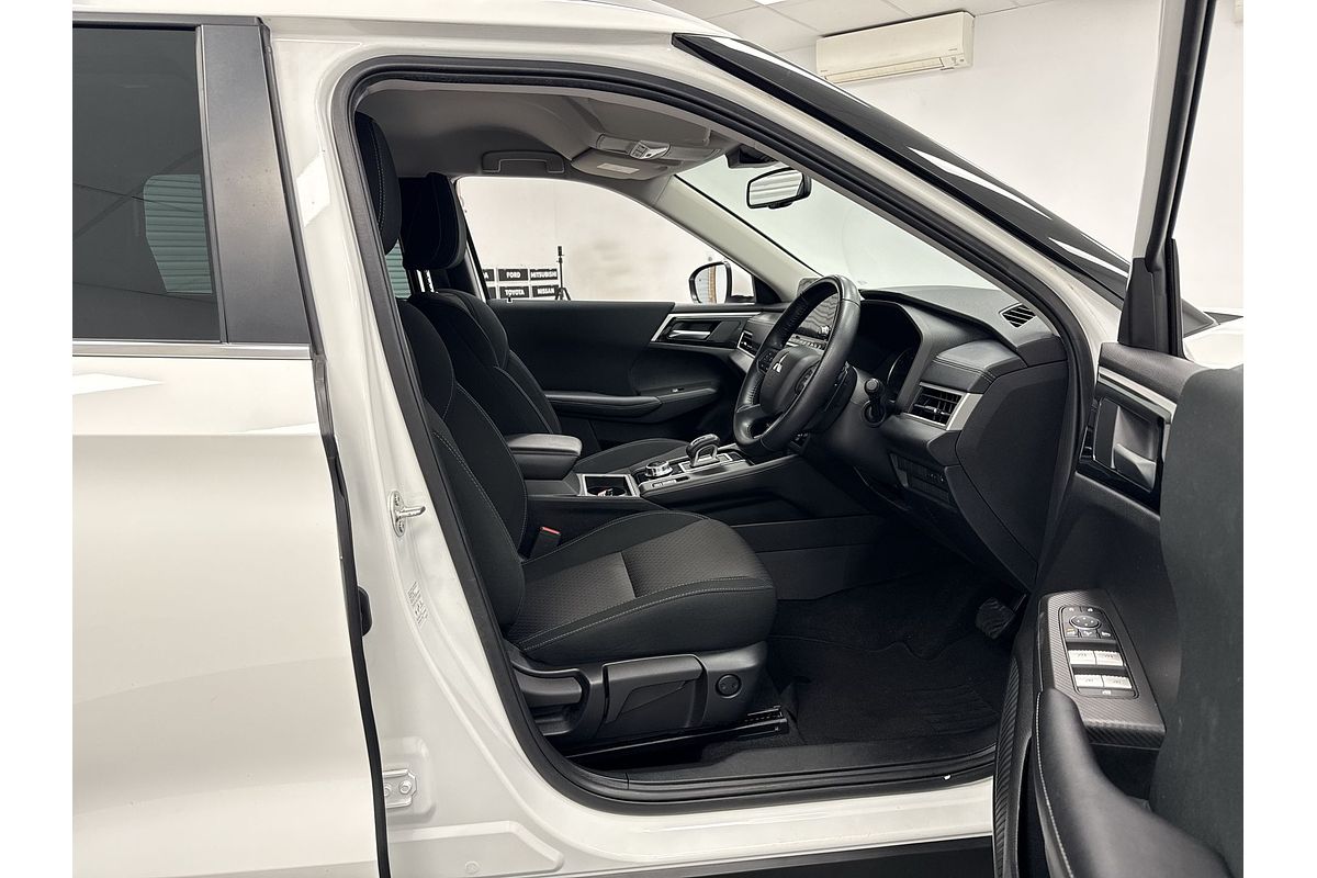 2022 Mitsubishi Outlander LS ZM