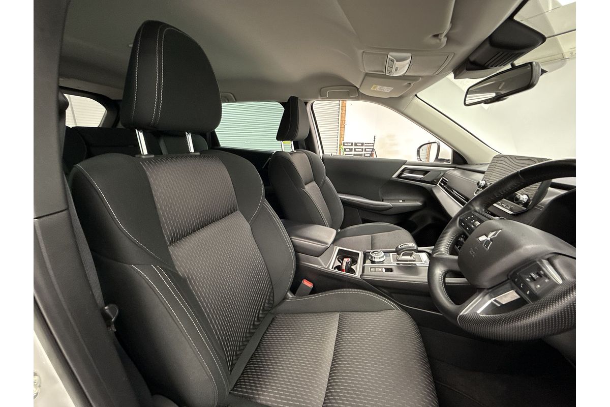 2022 Mitsubishi Outlander LS ZM