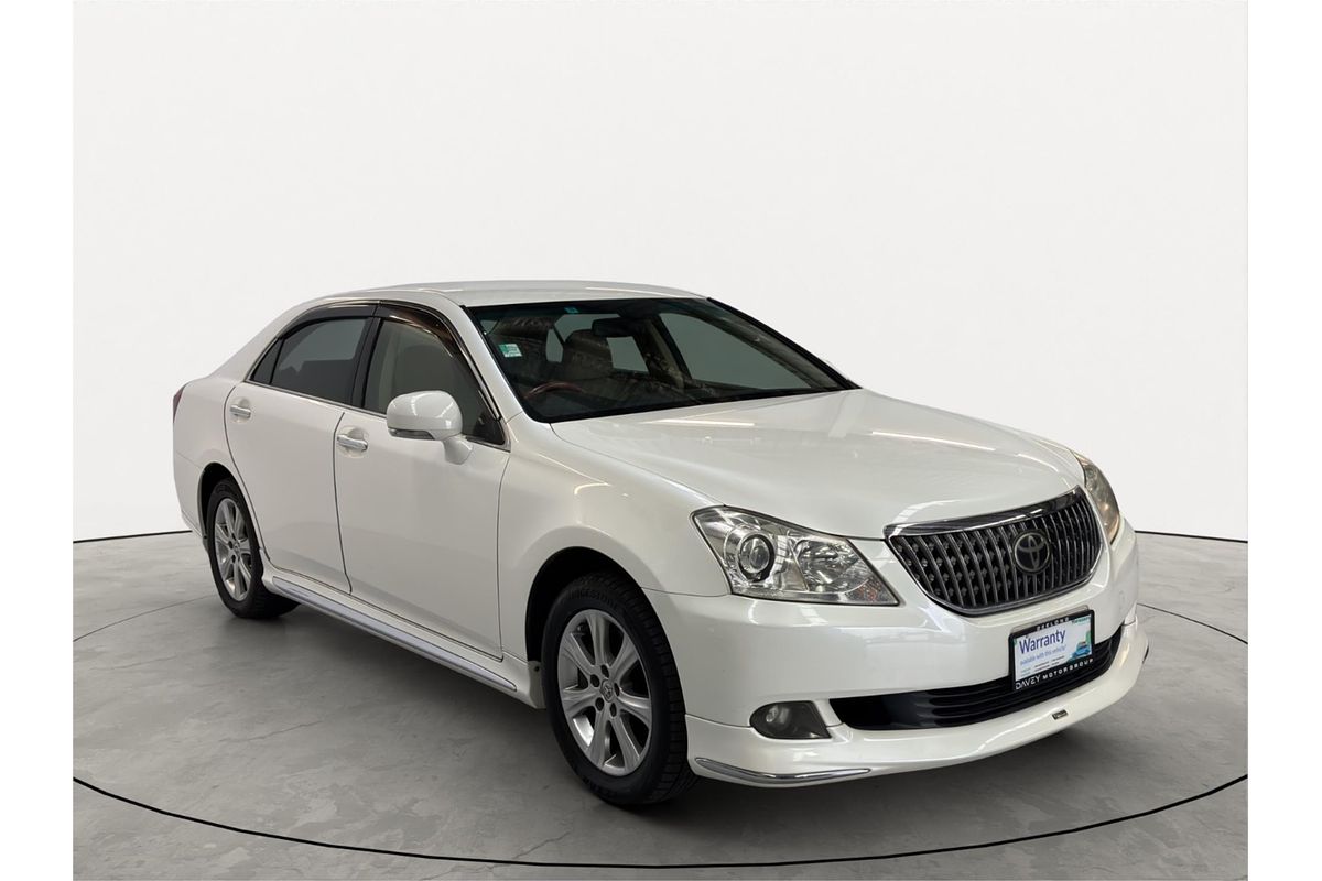 2013 Toyota Crown Majesta G URS206
