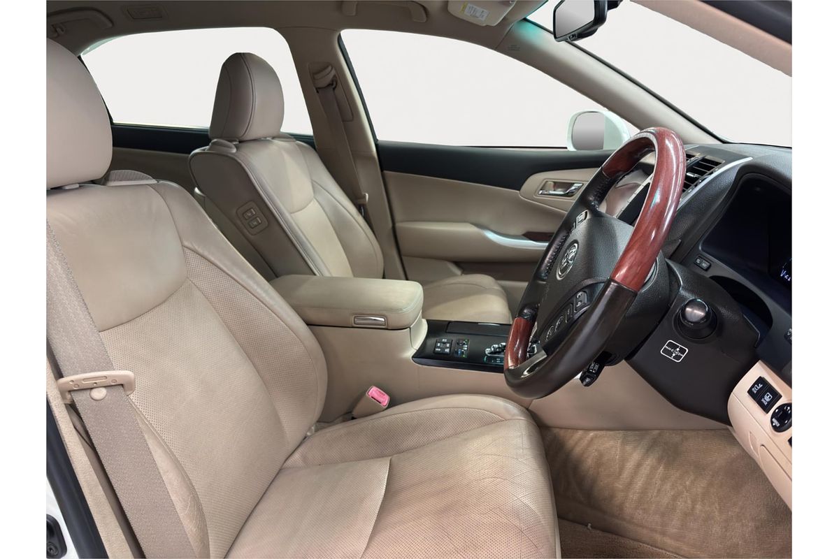2013 Toyota Crown Majesta G URS206