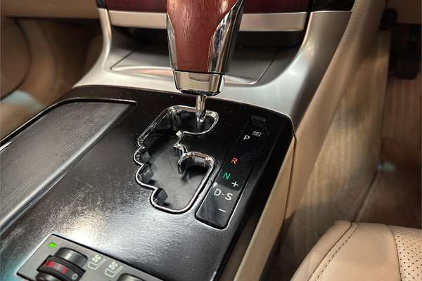 2013 Toyota Crown Majesta G URS206