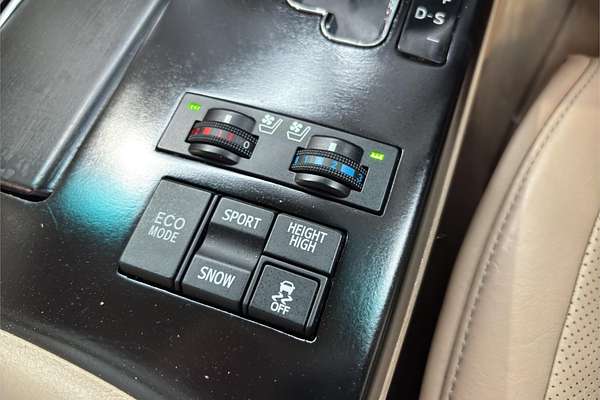 2013 Toyota Crown Majesta G URS206