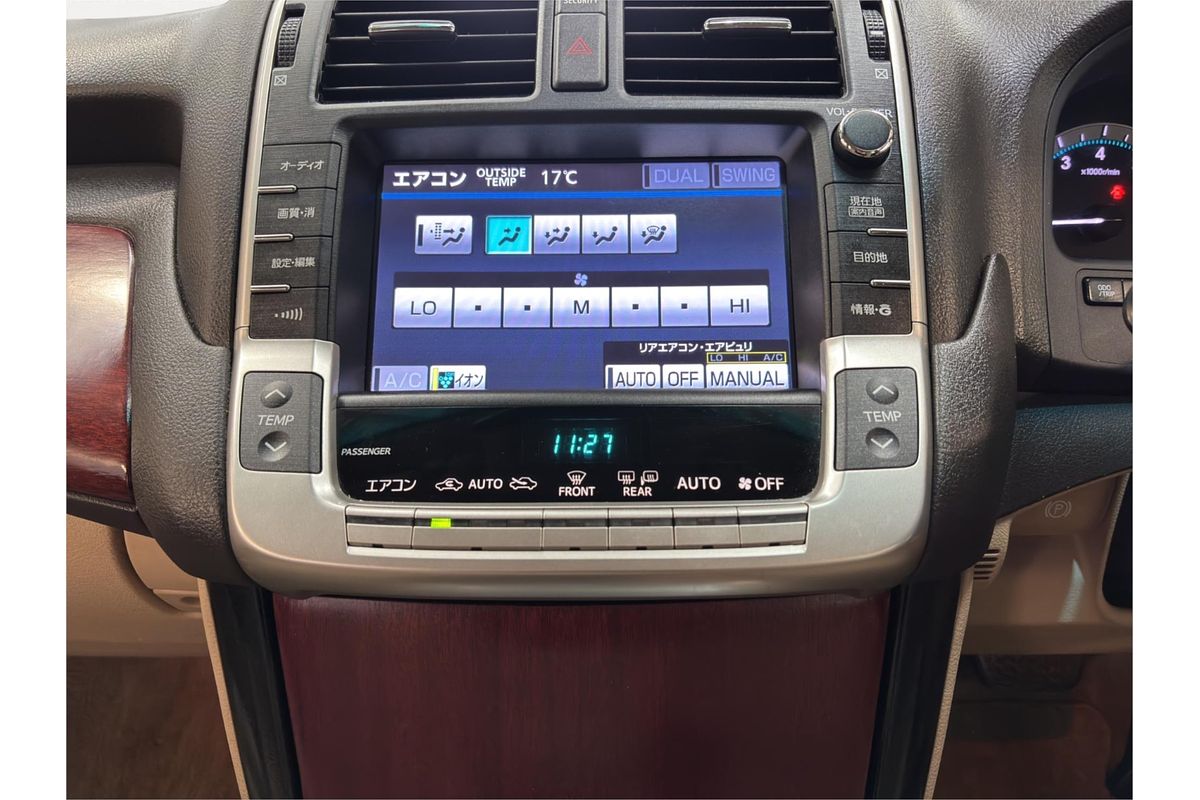 2013 Toyota Crown Majesta G URS206