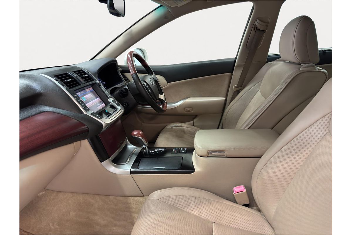 2013 Toyota Crown Majesta G URS206