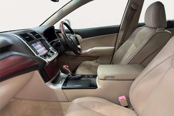2013 Toyota Crown Majesta G URS206
