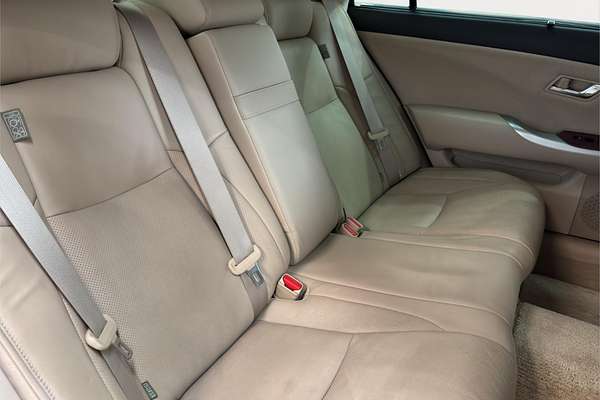2013 Toyota Crown Majesta G URS206