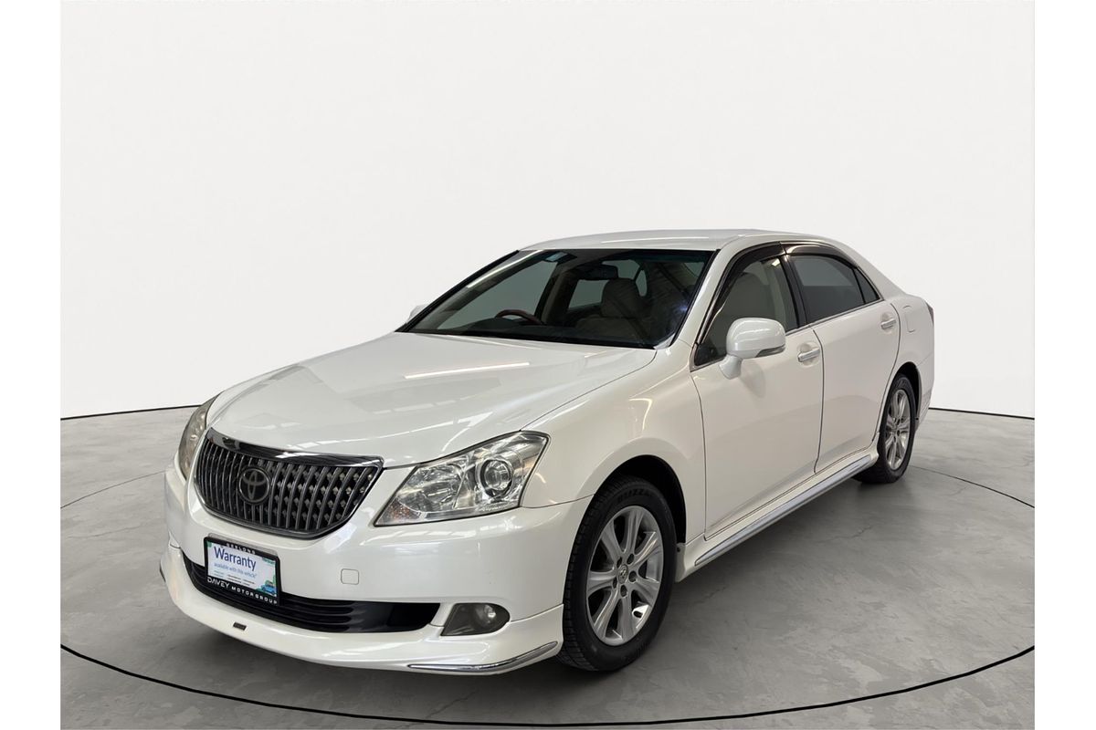 2013 Toyota Crown Majesta G URS206