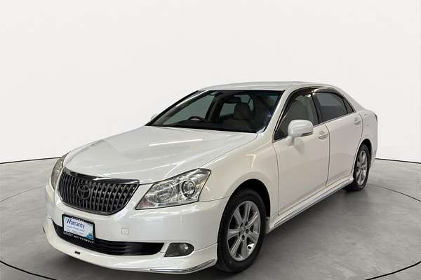 2013 Toyota Crown Majesta G URS206