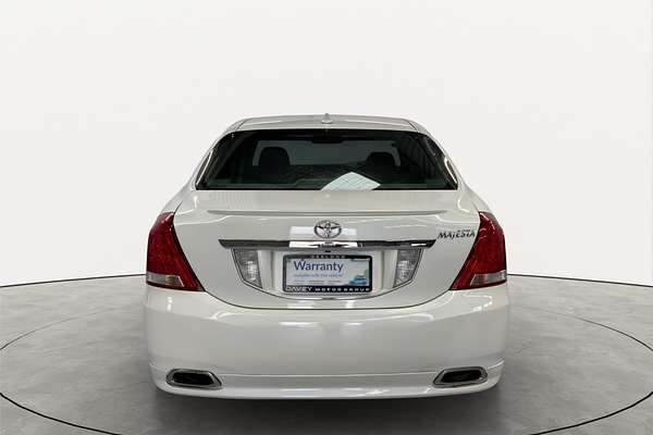 2013 Toyota Crown Majesta G URS206