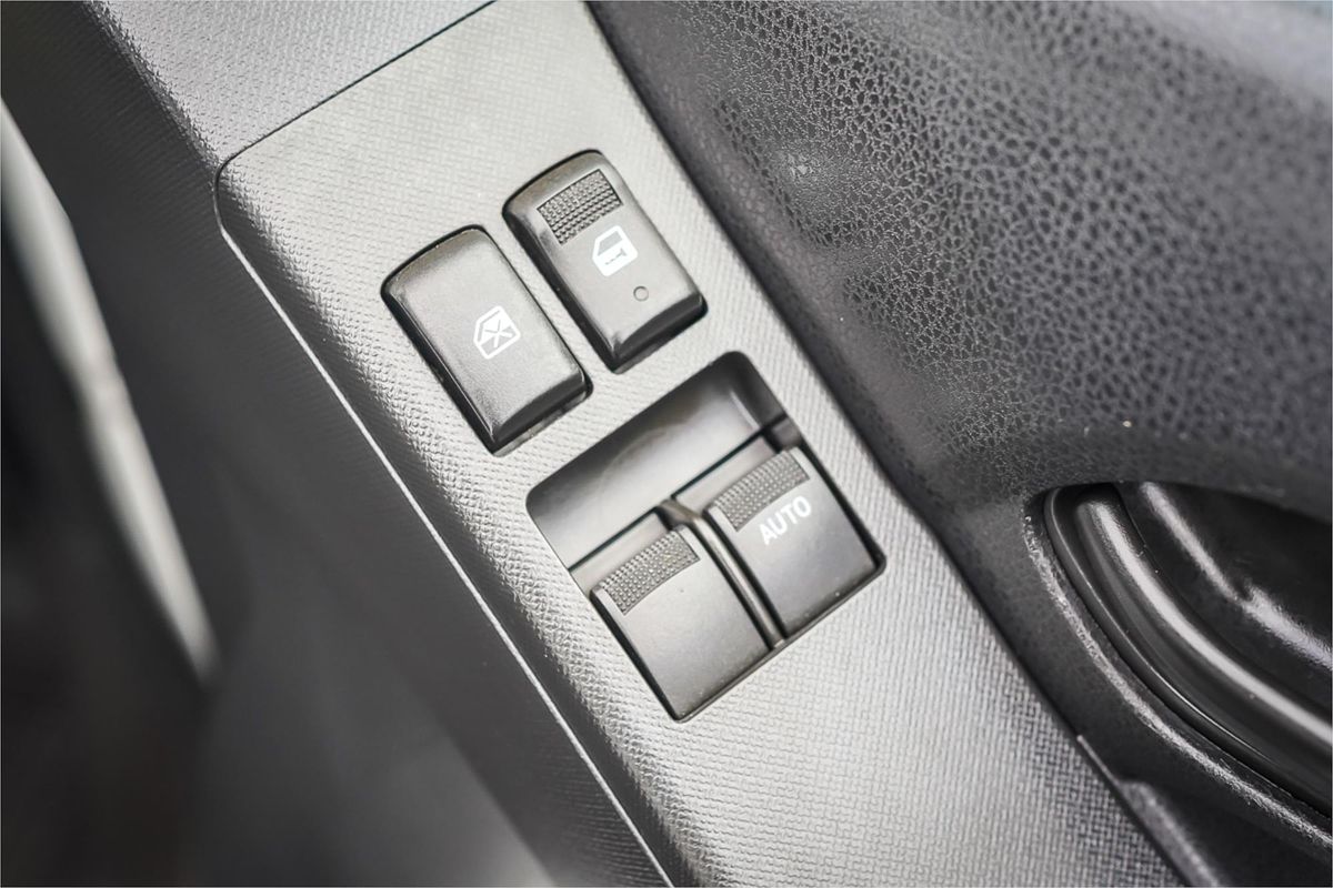 2016 Isuzu D-MAX SX High Ride Rear Wheel Drive