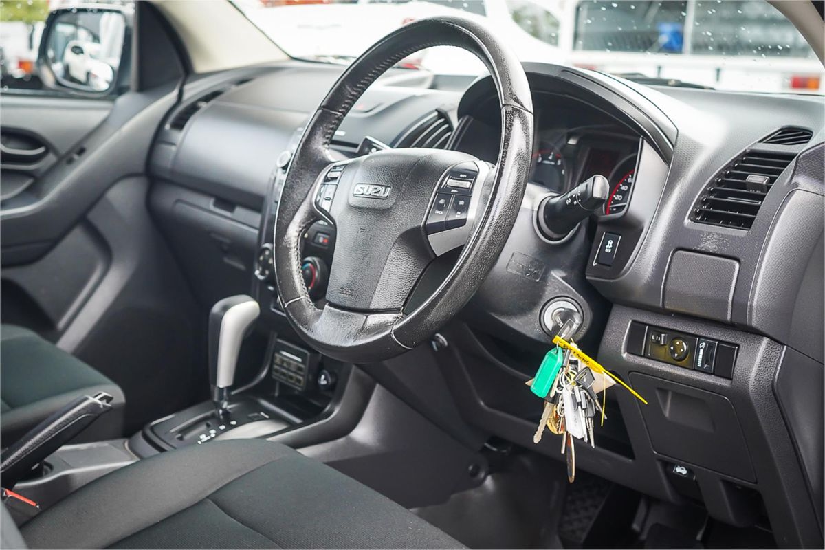 2016 Isuzu D-MAX SX High Ride Rear Wheel Drive