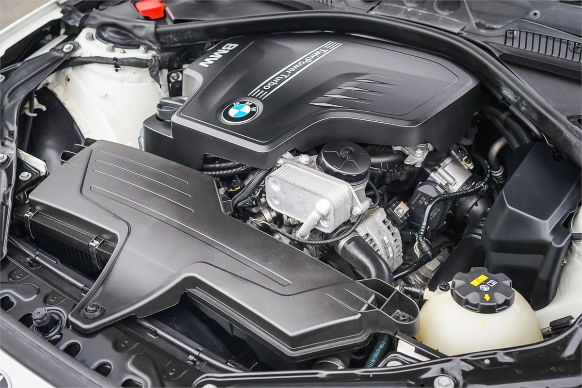 2015 BMW 2 Series 228i Luxury Line F23