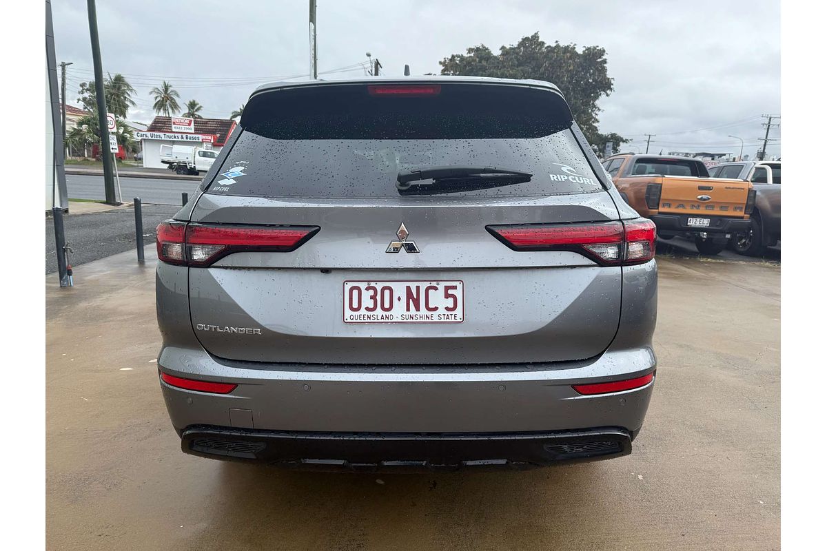 2023 Mitsubishi Outlander LS Black Edition ZM