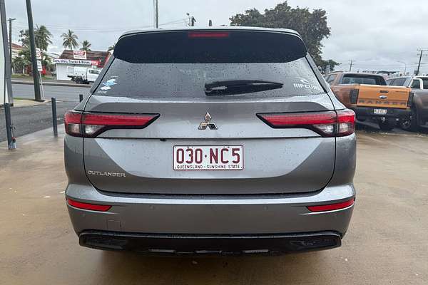 2023 Mitsubishi Outlander LS Black Edition ZM
