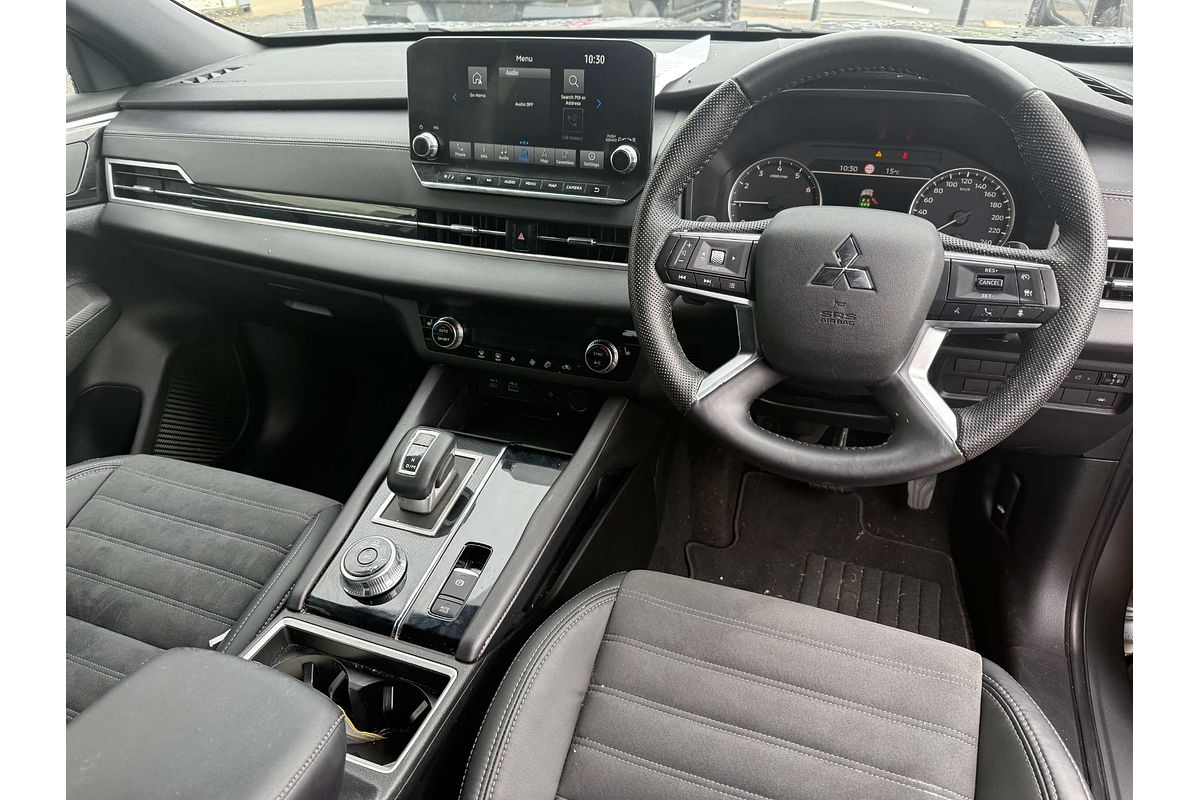 2023 Mitsubishi Outlander LS Black Edition ZM
