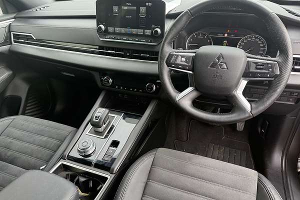 2023 Mitsubishi Outlander LS Black Edition ZM