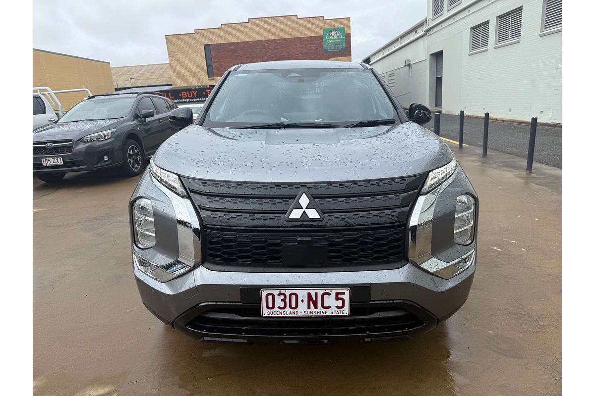 2023 Mitsubishi Outlander LS Black Edition ZM
